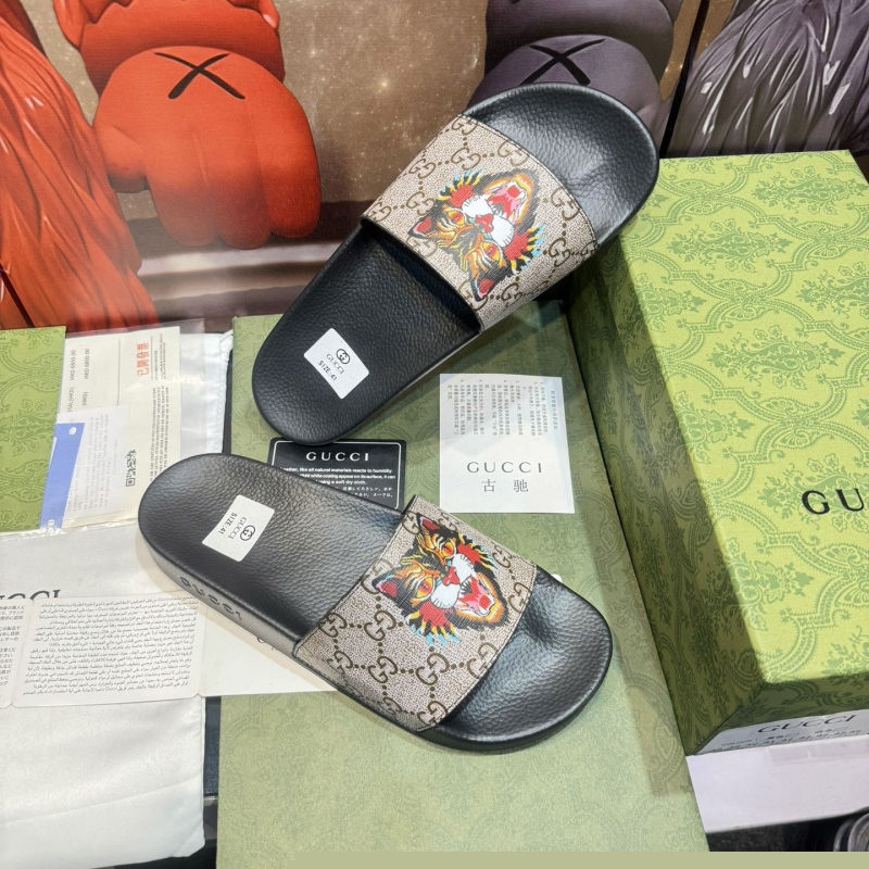 G*u*i slippers